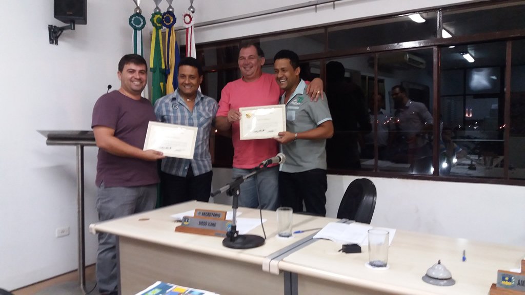 Vereadores Amarildo e Waldenei "Cebolinha" homenageiam os irmãos Denil e Diney